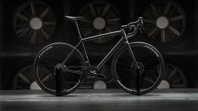 Specialized Alpinist CLX II Front Road Wheel - Carbon/White 6 Specialized Alpinist CLX II Front Road Wheel - Carbon/White - Image 6